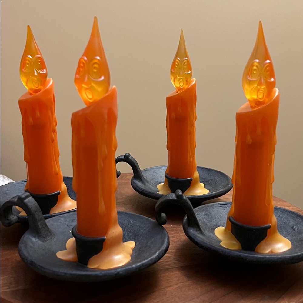 Set of 4 Hallmark 2006 Haunted Flickering Candlesticks. Hard to Find -EC